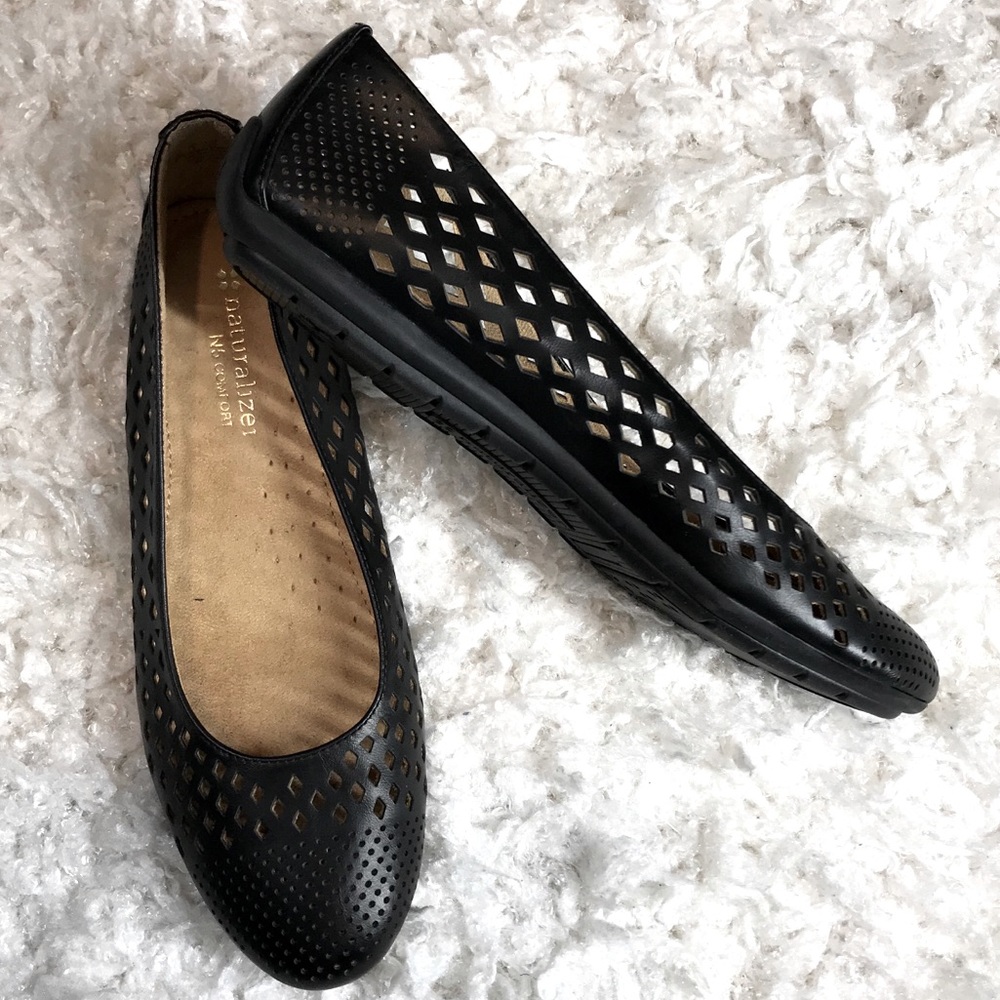 NATURALIZER- N5 COMFORT LASER CUT FLATS